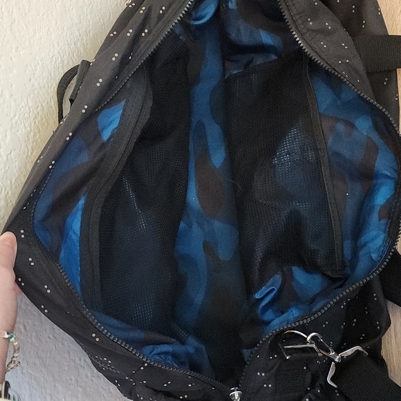 Old Navy Performance Active Duffel Bag with Blue Camo Interior - Picture 6 of 13